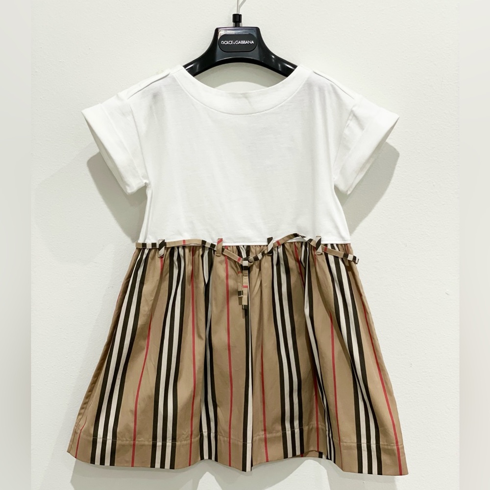Burberry Dresses. NWT girls dress. Size 3Y ( 98 cm)